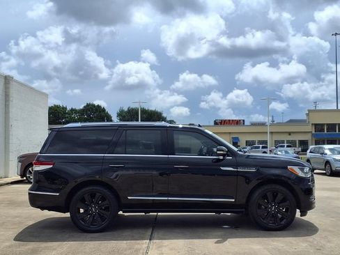 Certified 2022 Lincoln Navigator Reserve AWD/4WD image 18