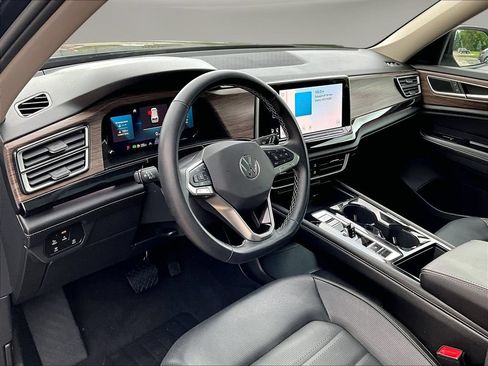 Used 2025 Volkswagen Atlas SEL AWD/4WD image 22