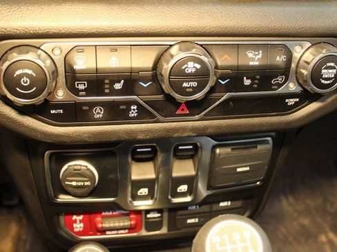 Used 2024 Jeep Wrangler Sport image 23