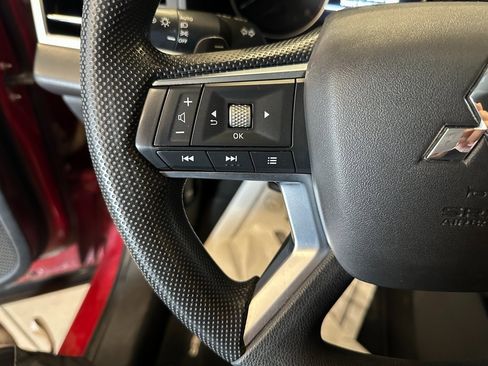 Used 2022 Mitsubishi Outlander ES image 10