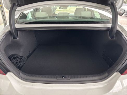 Used 2025 Genesis G70 2.5T image 32