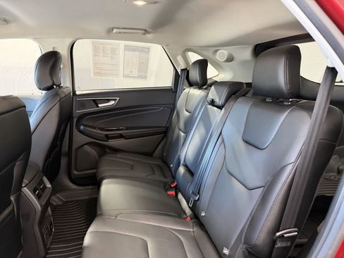 Used 2018 Ford Edge Titanium w/ Technology Package FWD image 10