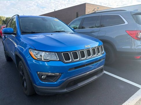 Used 2018 Jeep Compass Latitude w/ Popular Equipment Group AWD/4WD image 4