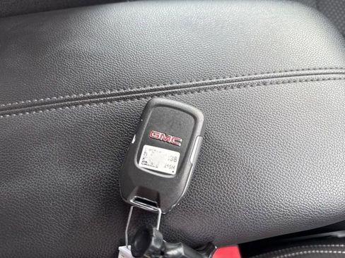 Used 2023 GMC Terrain SLE w/ Driver Convenience Package image 60