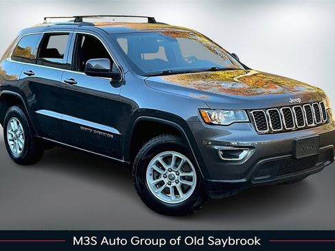 Used 2020 Jeep Grand Cherokee Laredo image 3