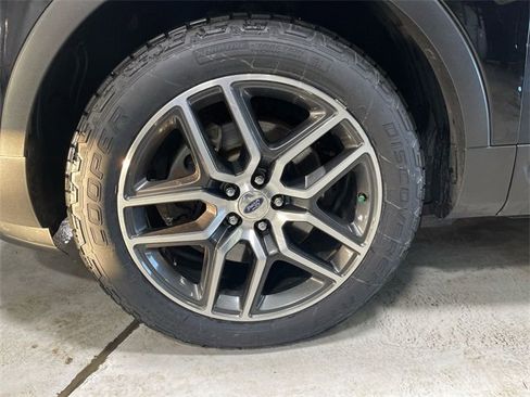 Used 2018 Ford Explorer Sport w/ Equipment Group 401A image 10