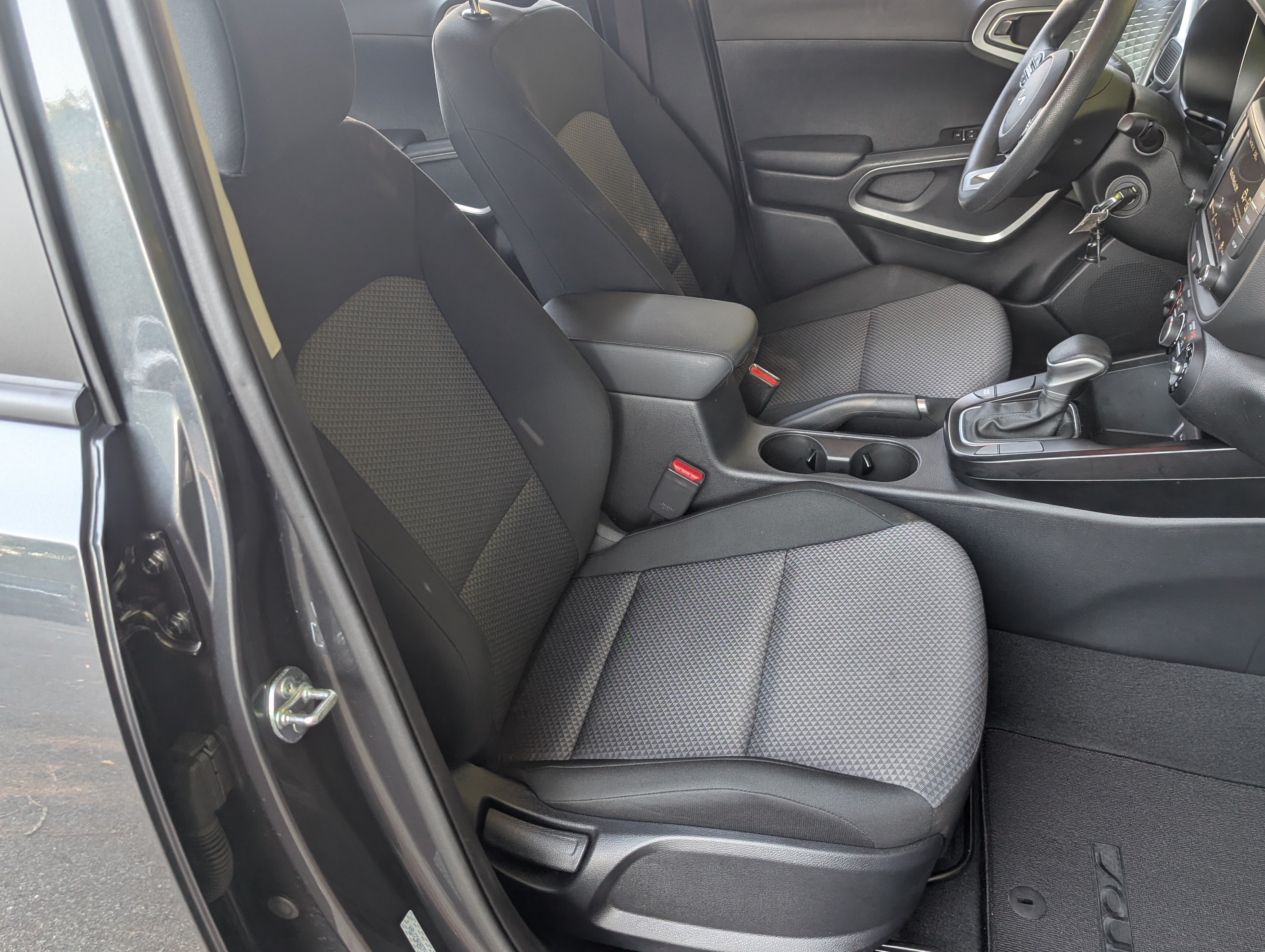 Used 2025 Kia Soul LX w/ LX Technology Package FWD image 19
