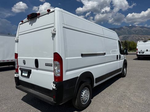 Used 2026 RAM ProMaster 2500 w/ Convenience Group FWD image 3