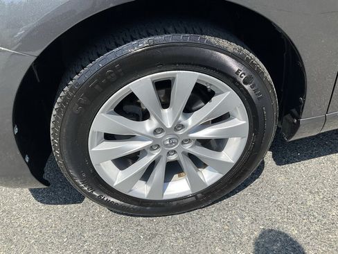 Used 2014 Toyota Venza LE FWD image 9