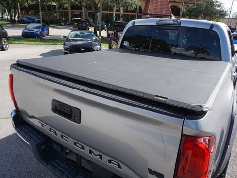 Used 2018 Toyota Tacoma SR5 RWD image 9
