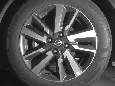 Used 2025 Nissan Versa SV FWD image 14