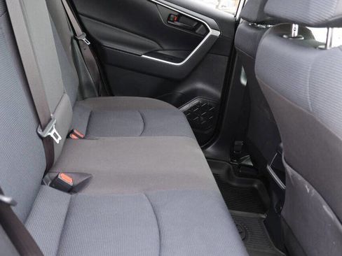 Used 2019 Toyota RAV4 LE AWD/4WD image 16