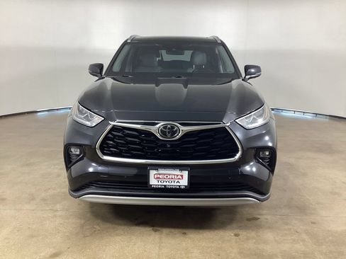 Used 2020 Toyota Highlander Platinum AWD/4WD image 2