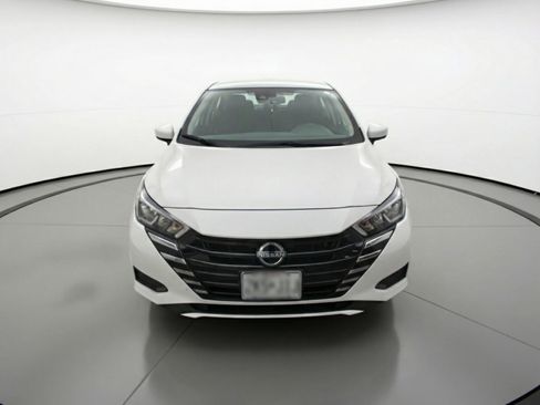 Used 2025 Nissan Versa SV image 2