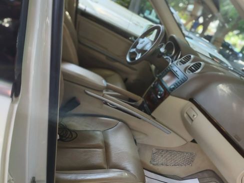 Used 2012 Mercedes-Benz GL 550 4MATIC image 27