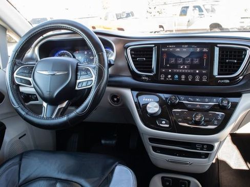 Used 2018 Chrysler Pacifica Touring-L Plus w/ Advanced Safetytec Group image 29