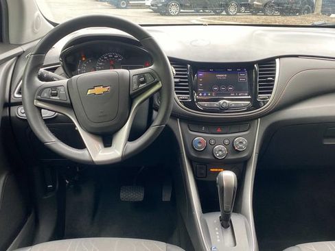 Used 2022 Chevrolet Trax LT w/ LT Convenience Package FWD image 8