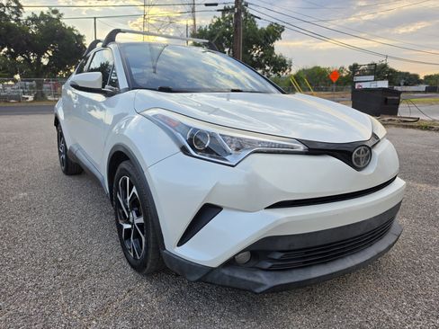 Used 2018 Toyota C-HR XLE FWD image 1