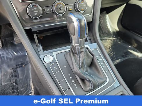 Used 2018 Volkswagen e-Golf SEL Premium w/ Driver Assistance Package FWD image 21