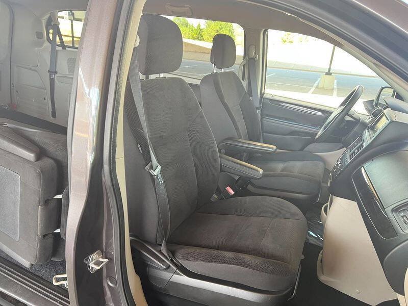 Used 2019 Dodge Grand Caravan SE w/ UConnect Hands-Free Group FWD image 28