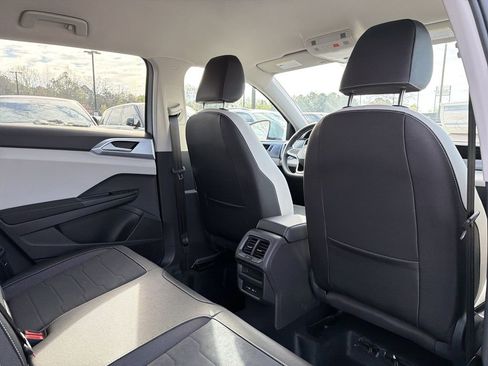 New 2026 Volkswagen Taos SE image 16