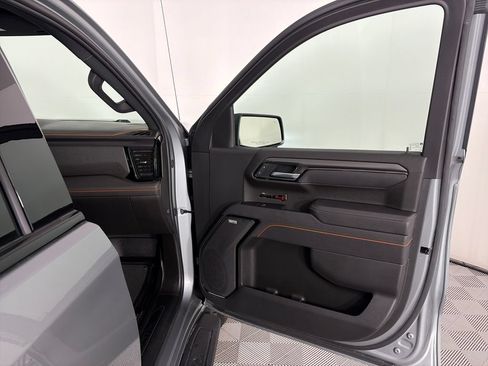 Used 2025 GMC Sierra 1500 AT4 w/ Technology Package AWD/4WD image 32