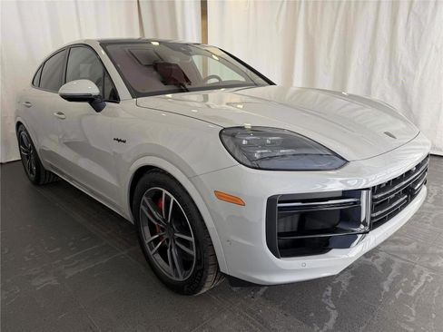 New 2026 Porsche Cayenne Turbo image 7
