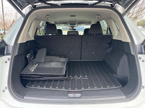 Certified 2025 Nissan Rogue SV image 10