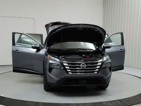 Used 2025 Nissan Rogue SV FWD image 10