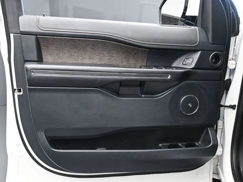 Used 2020 Ford Expedition Limited image 29