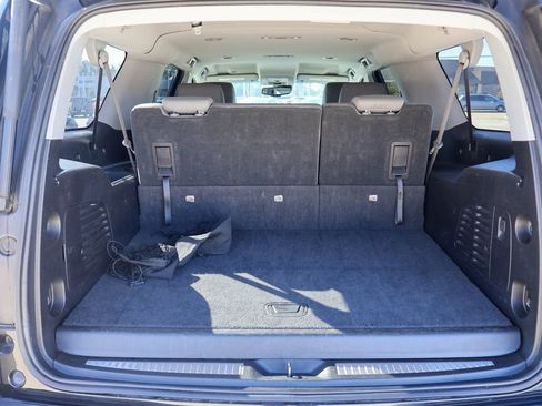 Used 2018 Chevrolet Suburban LT image 25