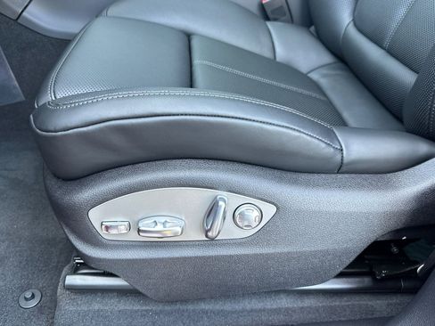 New 2026 Porsche Macan image 14