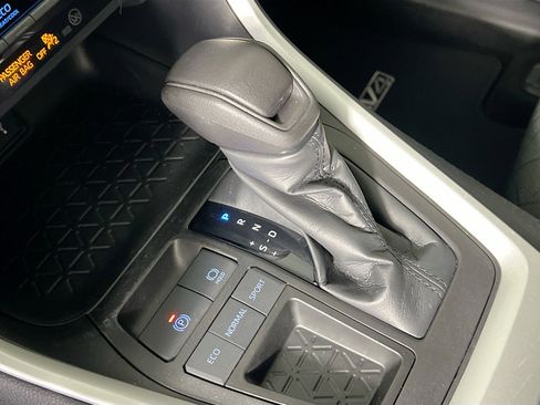 Used 2021 Toyota RAV4 XLE w/ Convenience Package image 25