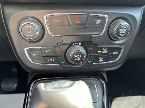 Used 2021 Jeep Compass Latitude image 19