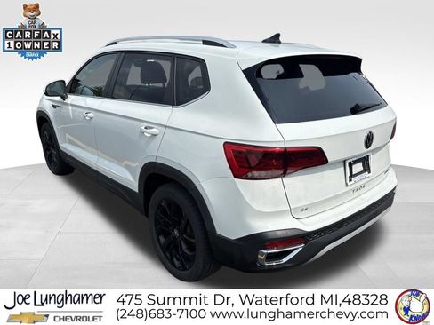 Used 2022 Volkswagen Taos SE w/ Panoramic Sunroof Package AWD/4WD image 6