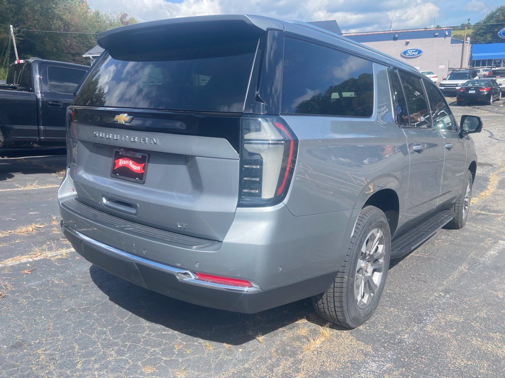 Used 2025 Chevrolet Suburban LT w/ Comfort Package AWD/4WD image 12
