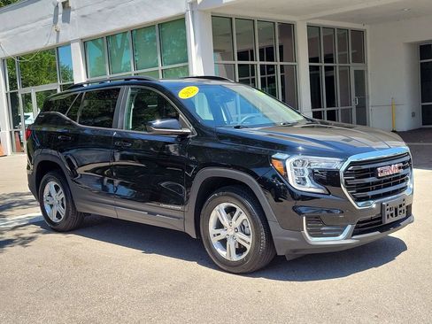 Certified 2022 GMC Terrain SLE w/ Driver Convenience Package AWD/4WD image 8