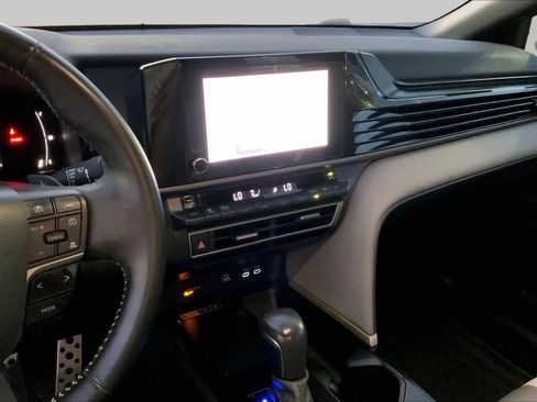 Used 2025 Toyota Camry SE FWD image 6