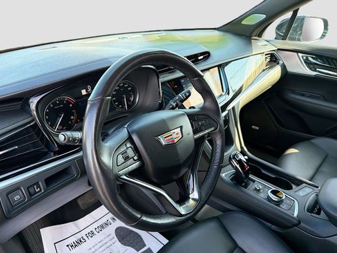 Used 2024 Cadillac XT6 Premium Luxury FWD image 9