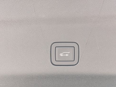 Used 2025 Chevrolet Tahoe Z71 AWD/4WD image 14