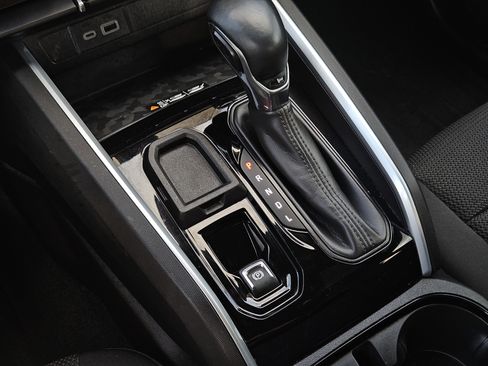 Used 2023 Chevrolet Colorado LT w/ LT Convenience Package II image 18