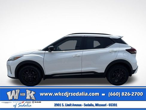 Used 2024 Nissan Kicks SR w/ SR Premium Package FWD image 11