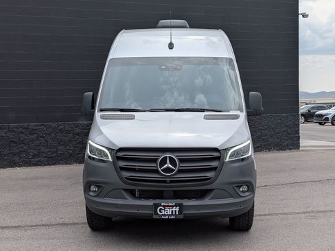 Used 2024 Mercedes-Benz Sprinter 2500 image 3