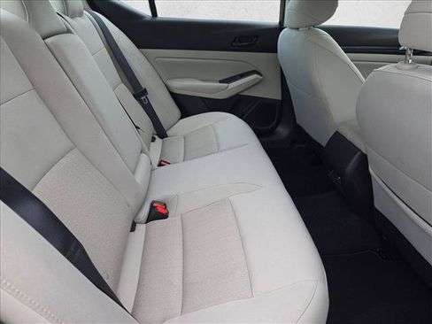 Used 2025 Nissan Altima 2.5 SV FWD image 18