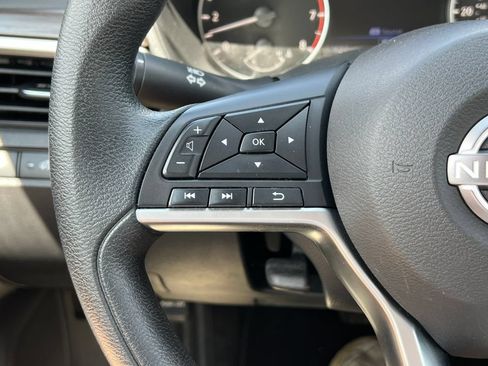 Used 2024 Nissan Altima 2.5 SV FWD image 17