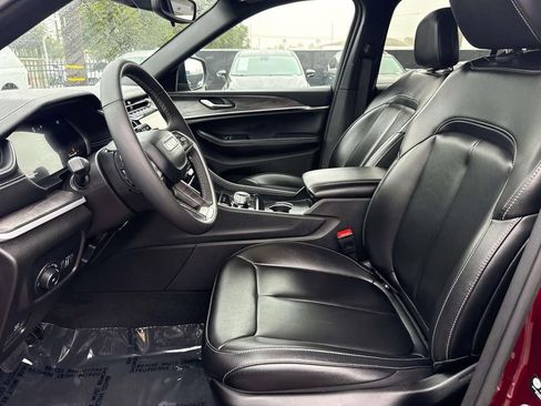 Used 2024 Jeep Grand Cherokee Limited image 21