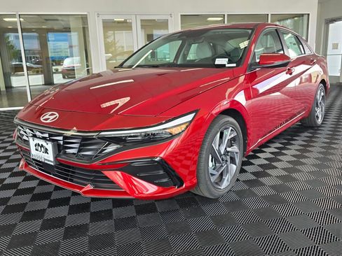 New 2025 Hyundai Elantra Limited image 8