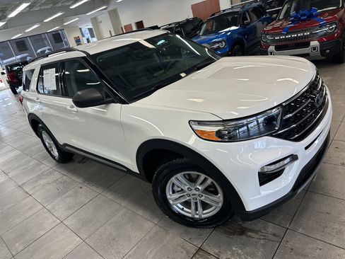 Used 2023 Ford Explorer XLT w/ Equipment Group 202A image 11