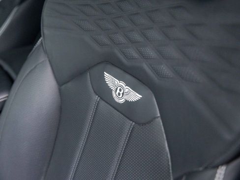 Used 2024 Bentley Bentayga AWD/4WD image 22
