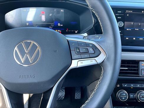 Used 2024 Volkswagen Taos SE image 11